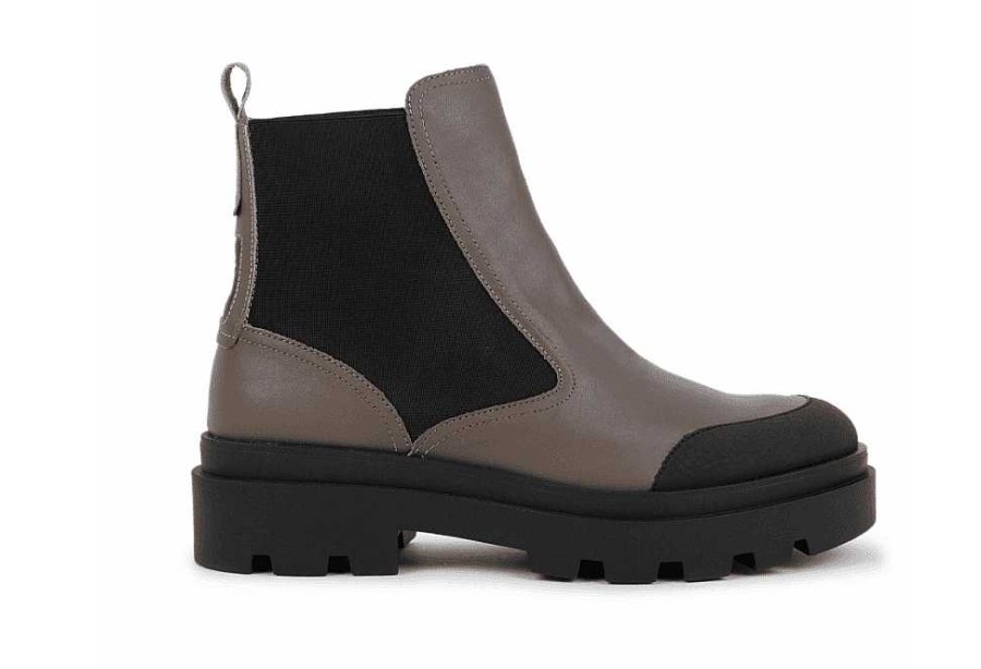 Women Fly | Jeba Chelsea Boots