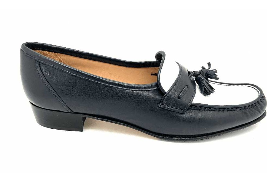 Women Amalfi by Rangoni | 117 E Narrow Fitting Shoe